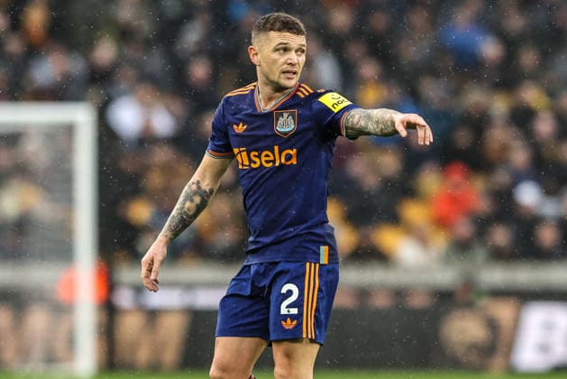 Premier League Wolverhampton Wanderers v Newcastle United Kieran Trippier of Newcastle United gives his team instructions during the Premier League match Wolverhampton Wanderers vs Newcastle United at Molineux, Wolverhampton, United Kingdom, 18th January 2026 (Photo by Alfie Cosgrove News Images) Wolverhampton Molineux West Midlands United Kingdom Copyright: xAlfiexCosgrove NewsxImagesx
