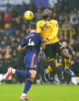 Wolverhampton, England, 18th January 2026. Sven Botman of Newcastle United (l) tussles with Tolu Arokodare of Wolverhampton Wanderers (r) during the Wolverhampton Wanderers vs Newcastle United Premier League match at Molineux, Wolverhampton. Picture credit should read: Andrew Yates Sportimage EDITORIAL USE ONLY. No use with unauthorised audio, video, data, fixture lists, club league logos or live services. Online in-match use limited to 120 images, no video emulation. No use in betting, games or single club league player publications. SPI_053_AY_Wolves_Newcastle SPI-4461-0052