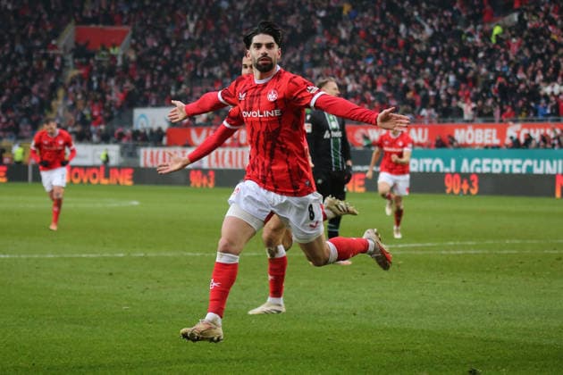 2. Bundesliga: 1. FC Kaiserslautern - Hannover 96 am 18.01.2026 im Fritz-Walter-Stadion in Kaiserslautern Torjubel nach dem Tor zum celebrating the goal celebrate 2:1 durch Semih Sahin (1. FC Kaiserslautern)