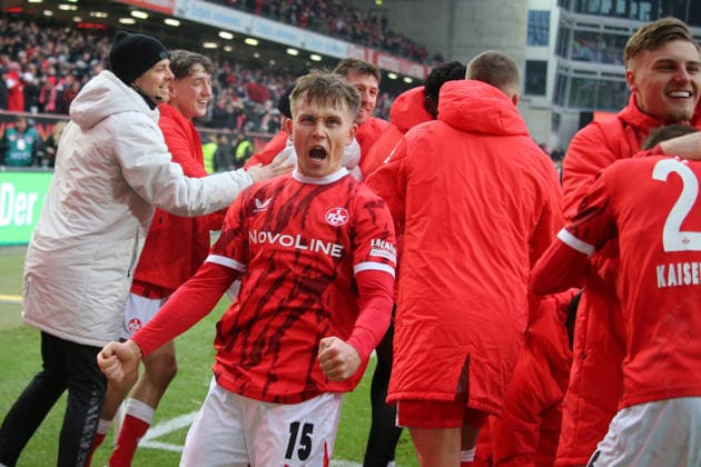 2. Bundesliga: 1. FC Kaiserslautern - Hannover 96 am 18.01.2026 im Fritz-Walter-Stadion in Kaiserslautern Torjubel nach dem Tor zum celebrating the goal celebrate 2:1 durch Semih Sahin (1. FC Kaiserslautern) mit Naatan Mikael Skyttä (1. FC Kaiserslautern)