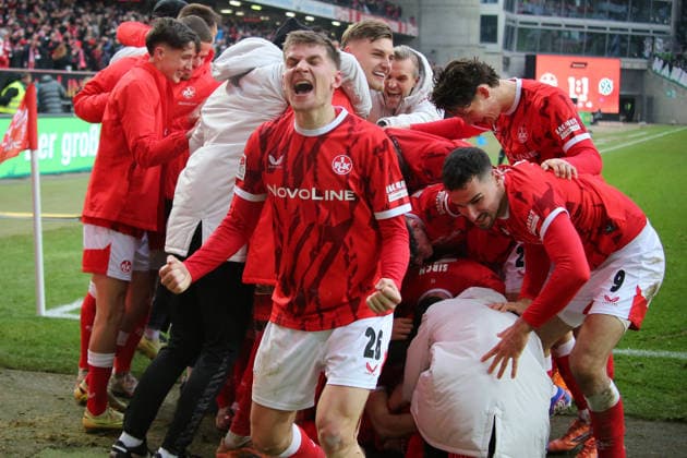 2. Bundesliga: 1. FC Kaiserslautern - Hannover 96 am 18.01.2026 im Fritz-Walter-Stadion in Kaiserslautern Torjubel nach dem Tor zum celebrating the goal celebrate 2:1 durch Semih Sahin (1. FC Kaiserslautern) mit Naatan Mikael Skyttä (1. FC Kaiserslautern)