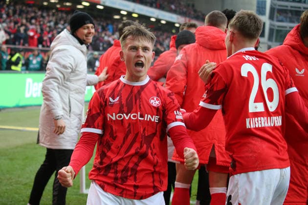 2. Bundesliga: 1. FC Kaiserslautern - Hannover 96 am 18.01.2026 im Fritz-Walter-Stadion in Kaiserslautern Torjubel nach dem Tor zum celebrating the goal celebrate 2:1 durch Semih Sahin (1. FC Kaiserslautern) mit Naatan Mikael Skyttä (1. FC Kaiserslautern)