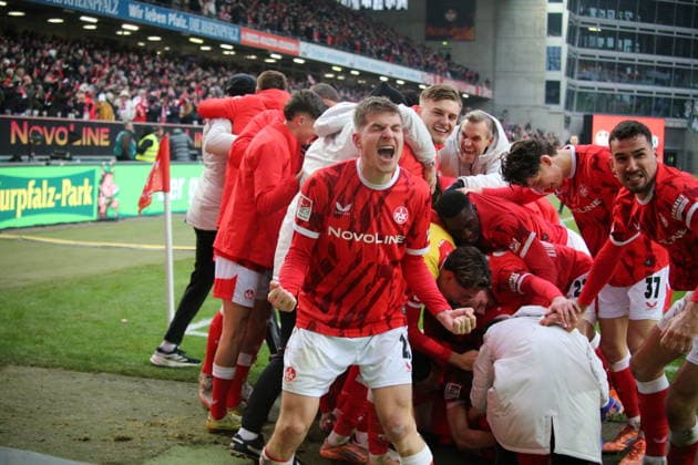 2. Bundesliga: 1. FC Kaiserslautern - Hannover 96 am 18.01.2026 im Fritz-Walter-Stadion in Kaiserslautern Torjubel nach dem Tor zum celebrating the goal celebrate 2:1 durch Semih Sahin (1. FC Kaiserslautern) mit Naatan Mikael Skyttä (1. FC Kaiserslautern)