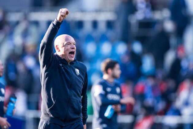 2. Fussball Bundesliga, VfL Bochum - SV Darmstadt 98; 18.01.2026 Uwe Rösler (Trainer VfL Bochum) jubelt Richtung Kurve 2. Fussball Bundesliga, VfL Bochum - SV Darmstadt 98, VONONVIA Ruhrstadion am 18.01.2026 DFL REGULATIONS PROHIBIT ANY USE OF PHOTOGRAPHS AS IMAGE SEQUENCES AND OR QUASI-VIDEO.