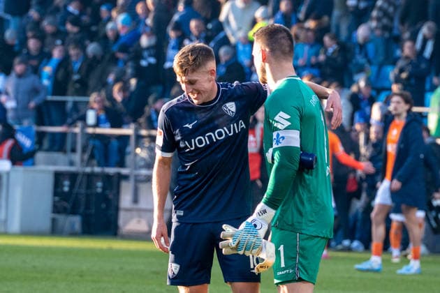 Deutschland: 2.Bundesliga 2025 26 Vfl Bochum vs. SV Darmstadt 98,18. Spieltag - 18.01.2026 - Vonovia Ruhstadion (Bochum) Marcel Schuhen (SV Darmstadt 98,1) Callum Marshall (Vfl Bochum,16)