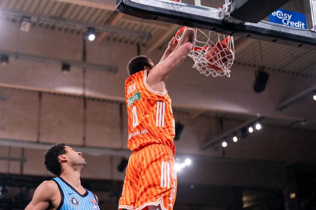 Christopher Ledlum (Ratiopharm Ulm, 04) beim Dunk, GER, Veolia Towers Hamburg vs Ratiopharm Ulm, Basketball, Bundesliga, Spieltag 16, Saison 2025 2026, 18.01.2026 GER, Veolia Towers Hamburg vs Ratiopharm Ulm, Basketball, Bundesliga, Spieltag 16, Saison 2025 2026, 18.01.2026 Hamburg Copyright: xEibner-Pressefoto MaxxVincenx EP_MVN