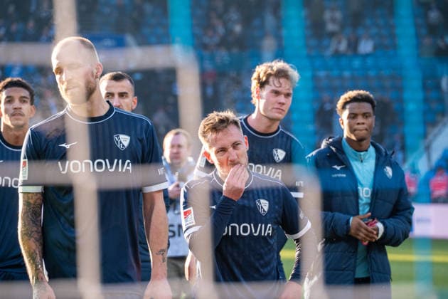 Deutschland: 2.Bundesliga 2025 26 Vfl Bochum vs. SV Darmstadt 98,18. Spieltag - 18.01.2026 - Vonovia Ruhstadion (Bochum) Maximilian Wittek (Vfl Bochum,32) Philipp Hofmann (Vfl Bochum,33)