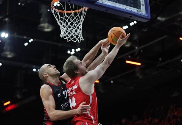 18.01.2026 - Basketball - Saison 2025 2026 - 2. Bundesliga Pro-A - 18. Spieltag: Nürnberg Falcons Basketball Club NBC - Bayer Giants Leverkusen - Sportfoto Zink DaMa - xdaxmax - Dennis Heinzmann (22, Bayer Giants Leverkusen ) Lars Lagerpusch (44, Nürnberg Falcons BC NBC )