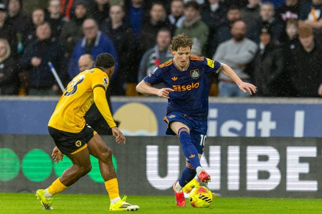 Wolverhampton Wanderers v Newcastle United, Premier League Newcastle United midfielder Anthony Gordon (10) runs forward on wing during the Premier League match between Wolverhampton Wanderers and Newcastle United at Molineux, Wolverhampton, UK on 18 January 2026. Wolverhampton Molineux West Midlands UK Editorial use only DataCo restrictions apply See www.football-dataco.com , Copyright: xManjitxNarotrax PSI-23598-0026