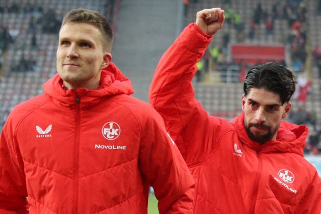 2. Bundesliga: 1. FC Kaiserslautern - Hannover 96 am 18.01.2026 im Fritz-Walter-Stadion in Kaiserslautern Jubel, Freude über den Sieg Fabian Kunze (1. FC Kaiserslautern) Semih Sahin (1. FC Kaiserslautern)