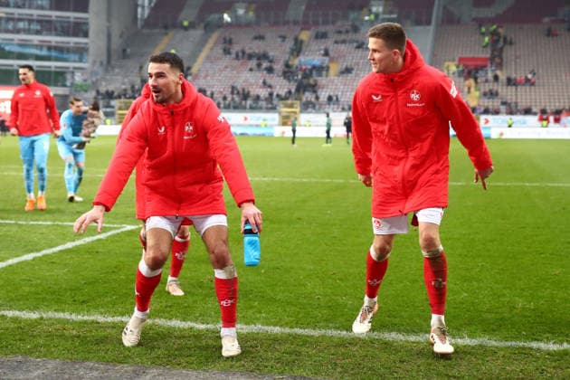 2. Bundesliga: 1. FC Kaiserslautern - Hannover 96 am 18.01.2026 im Fritz-Walter-Stadion in Kaiserslautern Jubel, Freude über den Sieg Ivan Prtajin (1. FC Kaiserslautern) Fabian Kunze (1. FC Kaiserslautern)