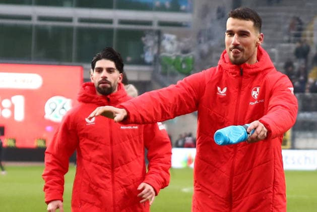 2. Bundesliga: 1. FC Kaiserslautern - Hannover 96 am 18.01.2026 im Fritz-Walter-Stadion in Kaiserslautern Jubel, Freude über den Sieg Semih Sahin (1. FC Kaiserslautern) Ivan Prtajin (1. FC Kaiserslautern)