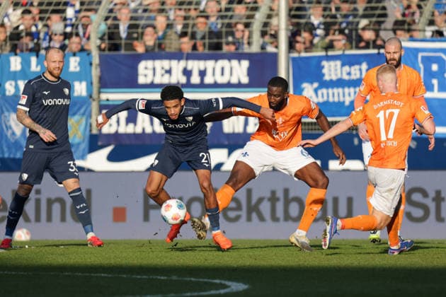 18.01.2026, xgrfx, Fussball 2.Bundesliga, VfL Bochum - SV Darmstadt 98 v.l. Francis Onyeka (VfL Bochum), Patric Pfeiffer (SV Darmstadt) (DFL DFB REGULATIONS PROHIBIT ANY USE OF PHOTOGRAPHS as IMAGE SEQUENCES and or QUASI-VIDEO) Bochum