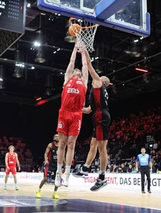 18.01.2026 - Basketball - Saison 2025 2026 - 2. Bundesliga Pro-A - 18. Spieltag: Nürnberg Falcons Basketball Club NBC - Bayer Giants Leverkusen - Sportfoto Zink DaMa - xdaxmax - Tom Stoiber (28, Nürnberg Falcons BC NBC ) Dennis Heinzmann (22, Bayer Giants Leverkusen )