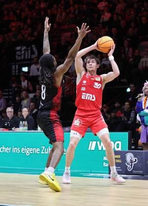 18.01.2026 - Basketball - Saison 2025 2026 - 2. Bundesliga Pro-A - 18. Spieltag: Nürnberg Falcons Basketball Club NBC - Bayer Giants Leverkusen - Sportfoto Zink DaMa - xdaxmax - Kobe Langley (8, Bayer Giants Leverkusen ) Vincent John Friederici (30, Nürnberg Falcons BC NBC )