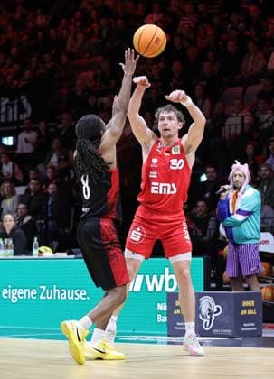 18.01.2026 - Basketball - Saison 2025 2026 - 2. Bundesliga Pro-A - 18. Spieltag: Nürnberg Falcons Basketball Club NBC - Bayer Giants Leverkusen - Sportfoto Zink DaMa - xdaxmax - Kobe Langley (8, Bayer Giants Leverkusen ) Vincent John Friederici (30, Nürnberg Falcons BC NBC )