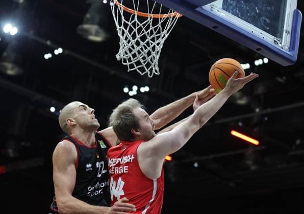 18.01.2026 - Basketball - Saison 2025 2026 - 2. Bundesliga Pro-A - 18. Spieltag: Nürnberg Falcons Basketball Club NBC - Bayer Giants Leverkusen - Sportfoto Zink DaMa - xdaxmax - Dennis Heinzmann (22, Bayer Giants Leverkusen ) Lars Lagerpusch (44, Nürnberg Falcons BC NBC )