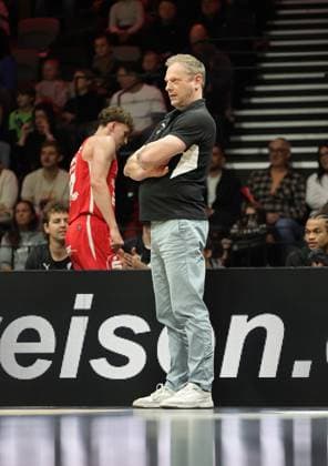 18.01.2026 - Basketball - Saison 2025 2026 - 2. Bundesliga Pro-A - 18. Spieltag: Nürnberg Falcons Basketball Club NBC - Bayer Giants Leverkusen - Sportfoto Zink DaMa - xdaxmax - Ralph Junge ( Trainer Headcoach Nürnberg Falcons BC NBC ) nachdenklich