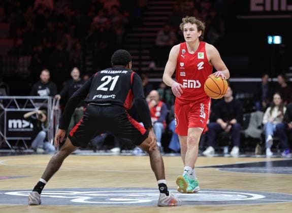 18.01.2026 - Basketball - Saison 2025 2026 - 2. Bundesliga Pro-A - 18. Spieltag: Nürnberg Falcons Basketball Club NBC - Bayer Giants Leverkusen - Sportfoto Zink DaMa - xdaxmax - John Williams Jr. (21, Bayer Giants Leverkusen ) Cartee Dean Whitt (2, Nürnberg Falcons BC NBC )