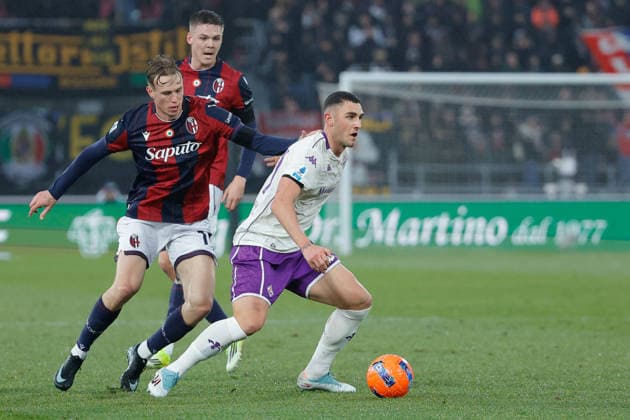 18th January 2026; Stadio Renato Dall Ara, Bologna, Italy, Serie A Football, Bologna versus Fiorentina; Roberto Piccoli of ACF Fiorentina under pressure from Torbjorn Heggem of Bologna FC  EmanuelexPennacchio Content restricted for UK based newspaper
