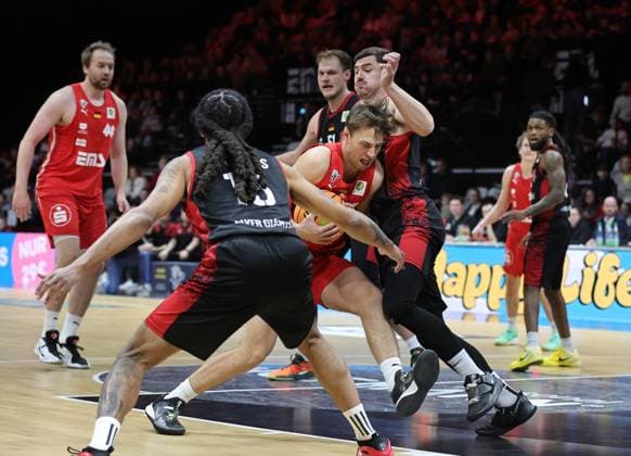 18.01.2026 - Basketball - Saison 2025 2026 - 2. Bundesliga Pro-A - 18. Spieltag: Nürnberg Falcons Basketball Club NBC - Bayer Giants Leverkusen - Sportfoto Zink DaMa - xdaxmax - Donte Nicholas (15, Bayer Giants Leverkusen ) Christian Feneberg (7, Nürnberg Falcons BC NBC ) Luca Kahl (3, Bayer Giants Leverkusen )