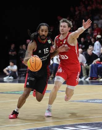 18.01.2026 - Basketball - Saison 2025 2026 - 2. Bundesliga Pro-A - 18. Spieltag: Nürnberg Falcons Basketball Club NBC - Bayer Giants Leverkusen - Sportfoto Zink DaMa - xdaxmax - Donte Nicholas (15, Bayer Giants Leverkusen ) Vincent John Friederici (30, Nürnberg Falcons BC NBC )