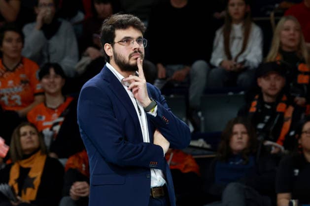 DEU, DVV, 1.VBL, BR Volleys vs. Helios Grizzlys Giesen, 18.01.2026, Max-Schmeling-Halle, Berlin, DEU, DVV, 1.VBL, BR Volleys vs. Helios Grizzlys Giesen, im Bild Trainer Alexandre Leal (BR Volleys)