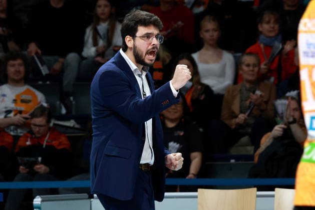 DEU, DVV, 1.VBL, BR Volleys vs. Helios Grizzlys Giesen, 18.01.2026, Max-Schmeling-Halle, Berlin, DEU, DVV, 1.VBL, BR Volleys vs. Helios Grizzlys Giesen, im Bild Trainer Alexandre Leal (BR Volleys)