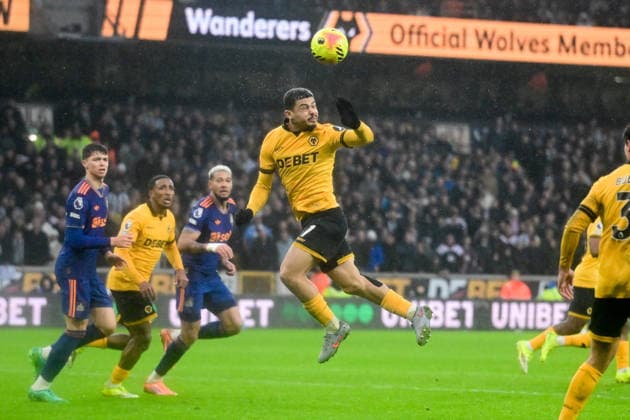Wolverhampton Wanderers v Newcastle United, Premier League Wolverhampton Wanderers midfielder Andre (7) heads the ball during the Premier League match between Wolverhampton Wanderers and Newcastle United at Molineux, Wolverhampton, UK on 18 January 2026. Wolverhampton Molineux West Midlands UK Editorial use only DataCo restrictions apply See www.football-dataco.com , Copyright: xDennisxGoodwinx PSI-23590-0053