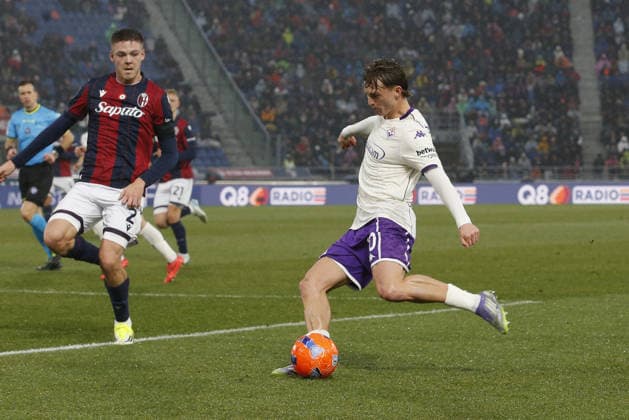 Albert Guomundsson of ACF Fiorentina give assist during Bologna BFC vs ACF Fiorentina, 21Â° Serie A Enilive 2025-26 game at Renato Dall Ara stadium in Bologna (BO), Italy, on January 18, 2026.  Copyright: xDavidexCasentini IPAxSportx xipa-agency.netx xx IPA_70254212 IPA_Agency_IPA70254212