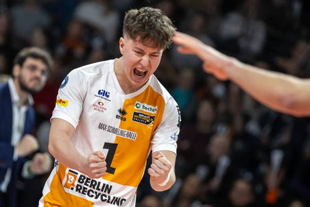 18.01.26, Berlin, Volleyball, 17. Spieltag, Berlin Recycling Volleys - Helios Grizzlys Giesen. Maximilian Treiter (BR Volleys) freut sich ueber den Punkt. Recycling Volleys - Helios Grizzlys Giesen