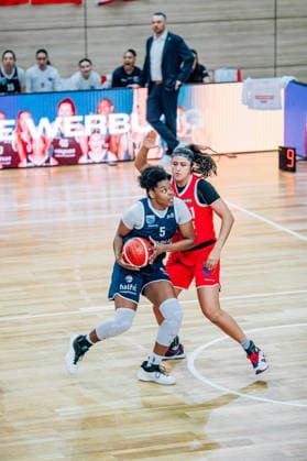 BB-1BL Damen Syntainics MBC Lions - Herner TC Khalis Cain (GISA Lions MBC), Olivia Irene Olsen (Herner TC) waehrend der Saison 2025-2026 in der DBBL Toyota Bundesliga Syntainics MBC Lions und Herner TC in der SWH Arena am 18. January 2026 in Halle Saale, Sachsen Anhalt, Deutschland