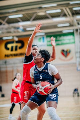BB-1BL Damen Syntainics MBC Lions - Herner TC Khalis Cain (GISA Lions MBC), Olivia Irene Olsen (Herner TC) waehrend der Saison 2025-2026 in der DBBL Toyota Bundesliga Syntainics MBC Lions und Herner TC in der SWH Arena am 18. January 2026 in Halle Saale, Sachsen Anhalt, Deutschland