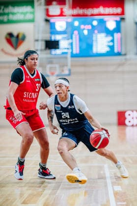 BB-1BL Damen Syntainics MBC Lions - Herner TC Liz Smith (GISA Lions MBC), Olivia Irene Olsen (Herner TC) waehrend der Saison 2025-2026 in der DBBL Toyota Bundesliga Syntainics MBC Lions und Herner TC in der SWH Arena am 18. January 2026 in Halle Saale, Sachsen Anhalt, Deutschland