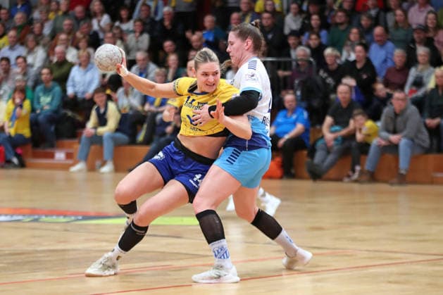 Handball, 2. Alsco HBF: HC Leipzig - TuS Lintfort; 18.01.2026 Hanna Ferber-Rahnhöfer (14, HC Leipzig) gegen Svenja Rottwinkel (24, TuS Lintfort). 2. Alsco Handball Bundesliga Frauen, HBF, Saison 2025 2026, 14. Spieltag: HC Leipzig vs. TuS Lintfort am 18.01.2026 in der Sporthalle Brüderstraße Leipzig. Copyright: xBEAUTIFULxSPORTS JanxKaeferx