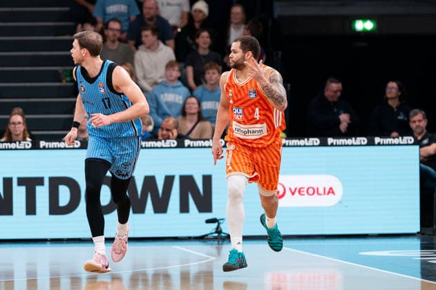 Christopher Ledlum (Ratiopharm Ulm, 04) jubelt Jubel, GER, Veolia Towers Hamburg vs Ratiopharm Ulm, Basketball, Bundesliga, Spieltag 16, Saison 2025 2026, 18.01.2026 GER, Veolia Towers Hamburg vs Ratiopharm Ulm, Basketball, Bundesliga, Spieltag 16, Saison 2025 2026, 18.01.2026 Hamburg Copyright: xEibner-Pressefoto MaxxVincenx EP_MVN