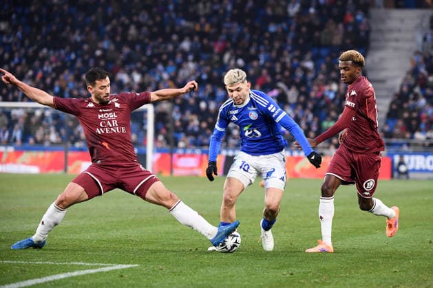 RC Strasbourg Alsace v FC Metz - Ligue 1 McDonald s 2025 2026 12 Alpha Amadou TOURE (fcm) - 19 Julio ENCISO (rcsa) during the Ligue 1 McDonald s match between Strasbourg and Metz at Stade de la Meinau on January 18, 2026 in Strasbourg, France. Strasbourg France  Copyright: xFEPx 776348252