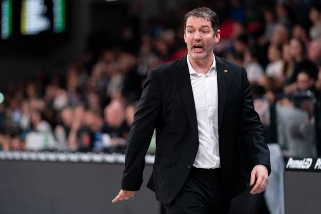 Ty Harrelson (Ratiopharm Ulm, Trainer), GER, Veolia Towers Hamburg vs Ratiopharm Ulm, Basketball, Bundesliga, Spieltag 16, Saison 2025 2026, 18.01.2026 GER, Veolia Towers Hamburg vs Ratiopharm Ulm, Basketball, Bundesliga, Spieltag 16, Saison 2025 2026, 18.01.2026 Hamburg Copyright: xEibner-Pressefoto MaxxVincenx EP_MVN