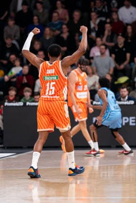 Justin Simon (Ratiopharm Ulm, 15) jubelt Jubel, GER, Veolia Towers Hamburg vs Ratiopharm Ulm, Basketball, Bundesliga, Spieltag 16, Saison 2025 2026, 18.01.2026 GER, Veolia Towers Hamburg vs Ratiopharm Ulm, Basketball, Bundesliga, Spieltag 16, Saison 2025 2026, 18.01.2026 Hamburg Copyright: xEibner-Pressefoto MaxxVincenx EP_MVN
