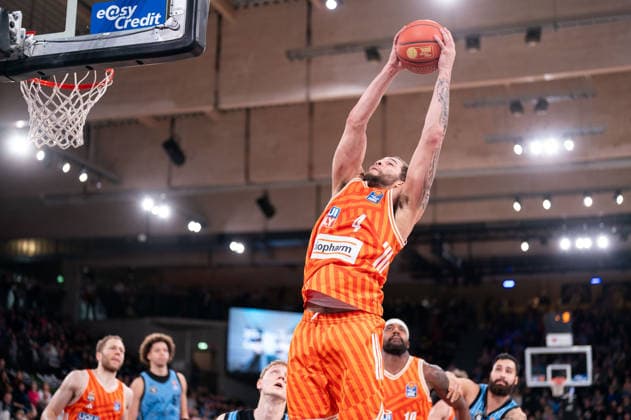 Christopher Ledlum (Ratiopharm Ulm, 04) Rebound, GER, Veolia Towers Hamburg vs Ratiopharm Ulm, Basketball, Bundesliga, Spieltag 16, Saison 2025 2026, 18.01.2026 GER, Veolia Towers Hamburg vs Ratiopharm Ulm, Basketball, Bundesliga, Spieltag 16, Saison 2025 2026, 18.01.2026 Hamburg Copyright: xEibner-Pressefoto MaxxVincenx EP_MVN