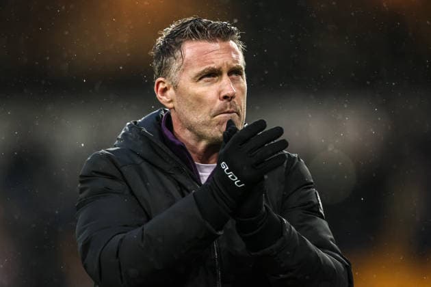 Premier League Wolverhampton Wanderers v Newcastle United Rob Edwards manager of Wolverhampton Wanderers applauds the fans after the game during the Premier League match Wolverhampton Wanderers vs Newcastle United at Molineux, Wolverhampton, United Kingdom, 18th January 2026 (Photo by Alfie Cosgrove News Images) Wolverhampton Molineux West Midlands United Kingdom Copyright: xAlfiexCosgrove NewsxImagesx