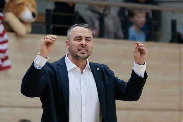 Timur Topal (Lions, Head Coach), Syntainics MBC vs. Herner TC, Frauen, Basketball, 1. Bundesliga, DBBL, Hauptrunde, 15. Spieltag, Saison 2025 26, 18.01.2026. Halle SWH Arena Sachsen-Anhalt Deutschland