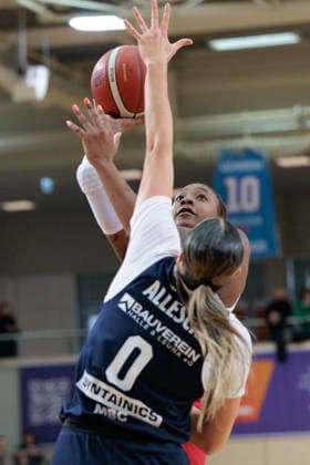 Makiyah Keshaya Allen Williams (HTC, 23), Alexia Allesch (Lions, 0), Syntainics MBC vs. Herner TC, Frauen, Basketball, 1. Bundesliga, DBBL, Hauptrunde, 15. Spieltag, Saison 2025 26, 18.01.2026. Halle SWH Arena Sachsen-Anhalt Deutschland