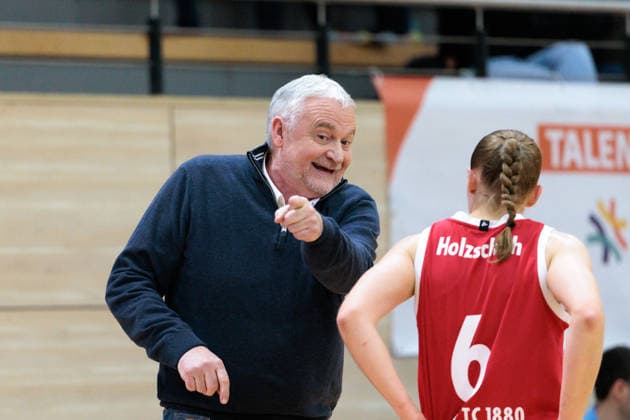 Marek Piotrowski (HTC, Head Coach), Annika Holzschuh (HTC, 6), Syntainics MBC vs. Herner TC, Frauen, Basketball, 1. Bundesliga, DBBL, Hauptrunde, 15. Spieltag, Saison 2025 26, 18.01.2026. Halle SWH Arena Sachsen-Anhalt Deutschland