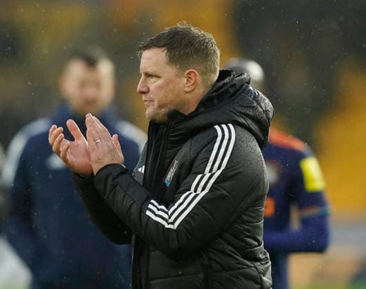 Wolverhampton, England, 18th January 2026. Eddie Howe manager of Newcastle United claps the fans during the Wolverhampton Wanderers vs Newcastle United Premier League match at Molineux, Wolverhampton. Picture credit should read: Andrew Yates Sportimage EDITORIAL USE ONLY. No use with unauthorised audio, video, data, fixture lists, club league logos or live services. Online in-match use limited to 120 images, no video emulation. No use in betting, games or single club league player publications. SPI_070_AY_Wolves_Newcastle SPI-4461-0074