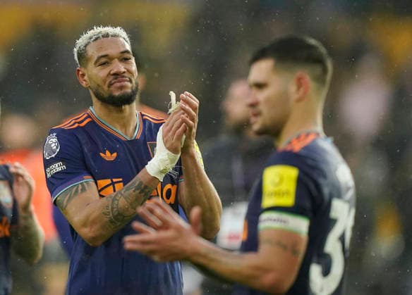 Wolverhampton, England, 18th January 2026. Joelinton of Newcastle United claps the fans during the Wolverhampton Wanderers vs Newcastle United Premier League match at Molineux, Wolverhampton. Picture credit should read: Andrew Yates Sportimage EDITORIAL USE ONLY. No use with unauthorised audio, video, data, fixture lists, club league logos or live services. Online in-match use limited to 120 images, no video emulation. No use in betting, games or single club league player publications. SPI_071_AY_Wolves_Newcastle SPI-4461-0075