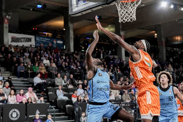 Deutschland: easyCredit BBL, Hauptrunde 2025 26, 16. Spieltag Veolia Towers Hamburg vs ratiopharm ulm Inselpark Arena (Hamburg): Osaro Jürgen Rich (Veolia Towers Hamburg, 3), Malik Osborne (ratiopharm ulm, 10), Zacharie Perrin (Veolia Towers Hamburg, 52) Copyright: xStefanxTrochax