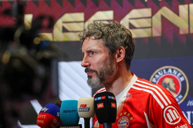 Mark van Bommel (FC Bayern Muenchen Legends, 17) beim Interview, GER, FC Bayern Legends Cup 2026, Fussball, Legenden Turnier, 18.01.2026, GER, FC Bayern Legends Cup 2026, Fussball, Legenden Turnier, 18.01.2026 Muenchen *** Mark van Bommel FC Bayern Muenchen Legends, 17 in interview, GER, FC Bayern Legends Cup 2026, Football, Legends Tournament, 18 01 2026, GER, FC Bayern Legends Cup 2026, Football, Legends Tournament, 18 01 2026 Muenchen Copyright: xEibner-Pressefoto JennixMaulx EP_JML