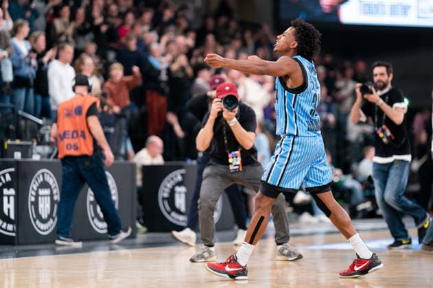Ross Williams (Veolia Towers Hamburg, 34) jubelt Jubel nach Sieg Spielende, GER, Veolia Towers Hamburg vs Ratiopharm Ulm, Basketball, Bundesliga, Spieltag 16, Saison 2025 2026, 18.01.2026 GER, Veolia Towers Hamburg vs Ratiopharm Ulm, Basketball, Bundesliga, Spieltag 16, Saison 2025 2026, 18.01.2026 Hamburg Copyright: xEibner-Pressefoto MaxxVincenx EP_MVN