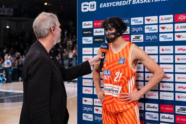 Alec Anigbata (Ratiopharm Ulm, 21) im Interiew bei Dyn, GER, Veolia Towers Hamburg vs Ratiopharm Ulm, Basketball, Bundesliga, Spieltag 16, Saison 2025 2026, 18.01.2026 GER, Veolia Towers Hamburg vs Ratiopharm Ulm, Basketball, Bundesliga, Spieltag 16, Saison 2025 2026, 18.01.2026 Hamburg Copyright: xEibner-Pressefoto MaxxVincenx EP_MVN